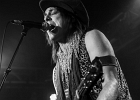IMG 4439  The Alice Cooper Band : Chuck Garric (basse), Ryan Roxie (guitariste), Nita Strauss (la guitariste), Tommy Henriksen  (guitariste), Glen Sobel (batteur) : 2017, ALICE COOPER BAND, CONCERT, LA BOULE NOIRE, ROCK