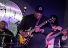 IMG 4617  Carl Weathersby (vocal, guitare), Rico McFarland (vocal, guitare), Laretha Weathersby (vocal). Ronald Moten (claviers), Calvin Gaskin (basse), Jeremiah Thomas (batterie) : 2017, BLUES, CALVIN GASKIN, CARL WEATHERSBY, CHICAGO BLUES FESTIVAL, CONCERT, JAZZ CLUB LIONEL HAMPTON, JEREMIAH THOMAS, LARETHA WEATHERSBY, RICO McFARLAND, RONALD MOTEN