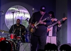 IMG 4618  Carl Weathersby (vocal, guitare), Rico McFarland (vocal, guitare), Laretha Weathersby (vocal). Ronald Moten (claviers), Calvin Gaskin (basse), Jeremiah Thomas (batterie) : 2017, BLUES, CALVIN GASKIN, CARL WEATHERSBY, CHICAGO BLUES FESTIVAL, CONCERT, JAZZ CLUB LIONEL HAMPTON, JEREMIAH THOMAS, LARETHA WEATHERSBY, RICO McFARLAND, RONALD MOTEN