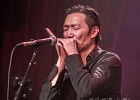 20180126-IMG 4944  Cory Seznec (chant, guitare), David Chalumeau (harmonica), Renaud Ollivier (percussions / batterie), Thomas Garoche (basse / contrebasse), Daniel Mizrahi (guitare) et leurs invités : Gunnar Ellwanger (choriste), Shushan Kerovp (choriste), Julia Zech (choriste), Corentin Boizot-Blaise (percusion) : 2018, CONCERT, CORY SEZNEC, PARIS, STUDIO DE L ERMITAGE
