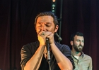 20180126-IMG 4971  Cory Seznec (chant, guitare), David Chalumeau (harmonica), Renaud Ollivier (percussions / batterie), Thomas Garoche (basse / contrebasse), Daniel Mizrahi (guitare) et leurs invités : Gunnar Ellwanger (choriste), Shushan Kerovp (choriste), Julia Zech (choriste), Corentin Boizot-Blaise (percusion) : 2018, CONCERT, CORY SEZNEC, PARIS, STUDIO DE L ERMITAGE