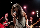 20180217-IMG 5242  The Excitements : Koko-Jean Davis  (chant),  Albert Greenlight (guitare), Adrià Gual (guitare), Daniel Segura (basse), Jordi Blanch Mezquiriz (sax tenor), Nicolás Rodriguez-Jauregui (sax baryton), Gloria Maurel (batterie) : 2018, CENTRE CULTUREL PAUL B, CONCERT, FUNK, HANNAH WILLIAMS AND THE AFFIRMATIONS, MASSY, SOUL, THE EXCITEMENTS