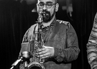 IMG 5887  Nico Duportal (guitare, chant), Thibaut Chopin (basse), Pascal Mucci (batterie), Olivier Cantrelle (claviers), Sylvain Téjérizo (saxophone tenor), Alex Bertein (saxophone baryton) : 2018, BLUES, CONCERT, NICO DUPORTAL AND HIS RHYTHM DUDES, SWING, TRITON LE