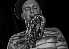 IMG 5909  Nico Duportal (guitare, chant), Thibaut Chopin (basse), Pascal Mucci (batterie), Olivier Cantrelle (claviers), Sylvain Téjérizo (saxophone tenor), Alex Bertein (saxophone baryton) : 2018, BLUES, CONCERT, NICO DUPORTAL AND HIS RHYTHM DUDES, SWING, TRITON LE