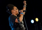 20180601-IMG 7733  The Bellrays : Lisa Kekaula (chant),  Robert Vennum (guitare), Bernard Yin (basse), Marty Faragher (batterie) : 2018, CONCERT, GUYANCOURT, LA BATTERIE, ROCK, SOUL, THE BELLRAYS