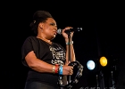 20180602-IMG 7755  The Bellrays : Lisa Kekaula (chant),  Robert Vennum (guitare), Bernard Yin (basse), Marty Faragher (batterie) : 2018, CONCERT, GUYANCOURT, LA BATTERIE, ROCK, SOUL, THE BELLRAYS