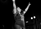 20180602-IMG 7772  The Bellrays : Lisa Kekaula (chant),  Robert Vennum (guitare), Bernard Yin (basse), Marty Faragher (batterie) : 2018, CONCERT, GUYANCOURT, LA BATTERIE, ROCK, SOUL, THE BELLRAYS