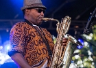 IMG 7785  Selwyn Birchwood (chant, guitare), Regi Oliver (sax baryton, flûte traversière), Courtney Girlie (batterie), Donald « Huuf » Wright (basse) : 2018, BLUES, CONCERT, HARGEVILLE, SELWYN BIRCHWOOD, TRACTEUR BLUES