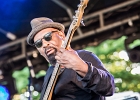 IMG 7798  Selwyn Birchwood (chant, guitare), Regi Oliver (sax baryton, flûte traversière), Courtney Girlie (batterie), Donald « Huuf » Wright (basse) : 2018, BLUES, CONCERT, HARGEVILLE, SELWYN BIRCHWOOD, TRACTEUR BLUES