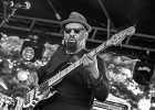 IMG 7800  Selwyn Birchwood (chant, guitare), Regi Oliver (sax baryton, flûte traversière), Courtney Girlie (batterie), Donald « Huuf » Wright (basse) : 2018, BLUES, CONCERT, HARGEVILLE, SELWYN BIRCHWOOD, TRACTEUR BLUES