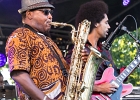 IMG 7802  Selwyn Birchwood (chant, guitare), Regi Oliver (sax baryton, flûte traversière), Courtney Girlie (batterie), Donald « Huuf » Wright (basse) : 2018, BLUES, CONCERT, HARGEVILLE, SELWYN BIRCHWOOD, TRACTEUR BLUES