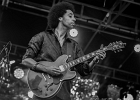 IMG 7808  Selwyn Birchwood (chant, guitare), Regi Oliver (sax baryton, flûte traversière), Courtney Girlie (batterie), Donald « Huuf » Wright (basse) : 2018, BLUES, CONCERT, HARGEVILLE, SELWYN BIRCHWOOD, TRACTEUR BLUES