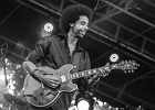 IMG 7820  Selwyn Birchwood (chant, guitare), Regi Oliver (sax baryton, flûte traversière), Courtney Girlie (batterie), Donald « Huuf » Wright (basse) : 2018, BLUES, CONCERT, HARGEVILLE, SELWYN BIRCHWOOD, TRACTEUR BLUES