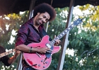IMG 7822  Selwyn Birchwood (chant, guitare), Regi Oliver (sax baryton, flûte traversière), Courtney Girlie (batterie), Donald « Huuf » Wright (basse) : 2018, BLUES, CONCERT, HARGEVILLE, SELWYN BIRCHWOOD, TRACTEUR BLUES