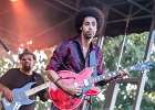 IMG 7823  Selwyn Birchwood (chant, guitare), Regi Oliver (sax baryton, flûte traversière), Courtney Girlie (batterie), Donald « Huuf » Wright (basse) : 2018, BLUES, CONCERT, HARGEVILLE, SELWYN BIRCHWOOD, TRACTEUR BLUES