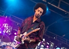 IMG 7837  Selwyn Birchwood (chant, guitare), Regi Oliver (sax baryton, flûte traversière), Courtney Girlie (batterie), Donald « Huuf » Wright (basse) : 2018, BLUES, CONCERT, HARGEVILLE, SELWYN BIRCHWOOD, TRACTEUR BLUES