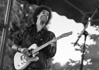 IMG 7841  Selwyn Birchwood (chant, guitare), Regi Oliver (sax baryton, flûte traversière), Courtney Girlie (batterie), Donald « Huuf » Wright (basse) : 2018, BLUES, CONCERT, HARGEVILLE, SELWYN BIRCHWOOD, TRACTEUR BLUES