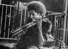 IMG 7857  Selwyn Birchwood (chant, guitare), Regi Oliver (sax baryton, flûte traversière), Courtney Girlie (batterie), Donald « Huuf » Wright (basse) : 2018, BLUES, CONCERT, HARGEVILLE, SELWYN BIRCHWOOD, TRACTEUR BLUES