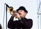20180629-IMG 8647  Osaka Monaurail : Ryo Nakata (chant, claviers),  Kazuaki  Shimizu (trombone), TaiheiI Awaji (trompette),  Shimon Mukai (sax tenor), Dan Hayami (guitare),  Yuichi Ikeda (guitare), Tsuyoshi Ouchi (basse), Soki Kimura (batterie) : 2018, CONCERT, FUNK, LA DEFENSE JAZZ FESTIVAL, OSAKA MONAURAIL