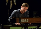 20181126-IMG 1535  Henrik Freischlader (chant, guitare), Moritz Meinschafer (batterie), Armin Alic (basse), Roman Babik claviers), Marco Zugner (sax) : 2018, BLUES, CONCERT, HENRIK FREISCHLADER BAND, NEW MORNING, ROCK