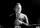 20181126-IMG 1546  Henrik Freischlader (chant, guitare), Moritz Meinschafer (batterie), Armin Alic (basse), Roman Babik claviers), Marco Zugner (sax) : 2018, BLUES, CONCERT, HENRIK FREISCHLADER BAND, NEW MORNING, ROCK