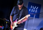 20181205-IMG 1747  Mike Wheeler (guitare, vocal), Brian James (claviers), Larry Williams (basse), Cleo Cole (batterie), Omar Coleman (harmonica, vocal), Faye &#34;Peaches&#34; Staten (vocal) : 2018, BLUES, BRIAN JAMES, CHICAGO BLUES FESTIVAL, CLEO COLE, CONCERT, FAYE PEACHES STATEN, JAZZ CLUB LIONEL HAMPTON, LARRY WILLIAMS, MIKE WHEELER, MIKE WHEELER BAND, OMAR COLEMAN