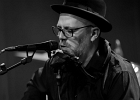 20181208-IMG 1877  The Daisy Pickers : Bo Weavil (chant, guitare, harmonica), Leon Newars (chant, piano), Stéphane Barral (contrebasse) : 2018, BLUES, CONCERT, DAISY PICKERS The, TREMBLAY EN FRANCE