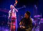 20181208-IMG 1880  The Daisy Pickers : Bo Weavil (chant, guitare, harmonica), Leon Newars (chant, piano), Stéphane Barral (contrebasse) : 2018, BLUES, CONCERT, DAISY PICKERS The, TREMBLAY EN FRANCE