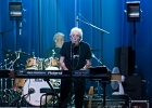 20190411-IMG 3639  John Mayall (chant, claviers, guitare, harmonica), Greg Rzab (basse), Jay Davenport (batterie), Carolyn Wonderland (guitare, lap steel, chant) : BATACLAN, JOHN MAYALL