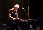 20190411-IMG 3653  John Mayall (chant, claviers, guitare, harmonica), Greg Rzab (basse), Jay Davenport (batterie), Carolyn Wonderland (guitare, lap steel, chant) : BATACLAN, JOHN MAYALL