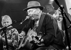 20190926-IMG 5927  Barry &#34;The Fish&#34; Melton (guitare, chant),   Jay and the Cooks  - Jay  Ryan (guitare, chant), Stephane Missri  (guitare, banjo, lap steel), Paul Susen (violon, guitare), Marten Ingle (basse), Daniel Montgomery (batterie) : BARRY MELTON, PARIS-DAME DE CANTON (La)
