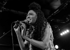 20191112-IMG 6485  Judith Hill (Guitare, Piano, Voix), Peewee Hill (Basse), Michiko Hill (Claviers), Donnell Spencer Jr (Batterie), Gregory Moore (Guitare) : JUDITH HILL, PARIS-NEW MORNING