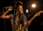 20191112-IMG 6512  Judith Hill (Guitare, Piano, Voix), Peewee Hill (Basse), Michiko Hill (Claviers), Donnell Spencer Jr (Batterie), Gregory Moore (Guitare) : JUDITH HILL, PARIS-NEW MORNING