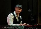 20191122-IMG 6746  Nico Duportal (guitare, voix), Pascal Mucci (batterie), Olivier Cantrelle (claviers), Alexis Bertein (sax baryton, guitare acoustique, percussions),  Sylvain Tejerizo (saxo ténor, percussions), Antoine Pozzo Di Borgo (basse) : NICO DUPORTAL, NICO DUPORTAL AND THE SPARKS, PARIS-JAZZ CAFE MONTPARNASSE
