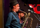 20191122-IMG 6758  Nico Duportal (guitare, voix), Pascal Mucci (batterie), Olivier Cantrelle (claviers), Alexis Bertein (sax baryton, guitare acoustique, percussions),  Sylvain Tejerizo (saxo ténor, percussions), Antoine Pozzo Di Borgo (basse) : NICO DUPORTAL, NICO DUPORTAL AND THE SPARKS, PARIS-JAZZ CAFE MONTPARNASSE