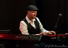 20191122-IMG 6763  Nico Duportal (guitare, voix), Pascal Mucci (batterie), Olivier Cantrelle (claviers), Alexis Bertein (sax baryton, guitare acoustique, percussions),  Sylvain Tejerizo (saxo ténor, percussions), Antoine Pozzo Di Borgo (basse) : NICO DUPORTAL, NICO DUPORTAL AND THE SPARKS, PARIS-JAZZ CAFE MONTPARNASSE