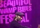 20230428-230411IMG 2080  Monster Mike Welch (chant, guitare), Fabrice Bessouat (batterie), Thibaut Chopin (basse), Damien Cornelis (claviers) : MONSTER MIKE WELCH, PAS DE CALAIS-CALAIS, PAS DE CALAIS-CALAIS-BEAUTIFUL SWAMP BLUES FESTIVAL