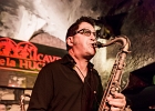 20230511-222241IMG 2393  Nirek Mokar (piano, chant), Stan Noubard Pacha (guitare), Claude Braud (saxophone), Guillaume Nouaux (batterie), Nicolas Dubouchet (contrebasse) avec Sax Gordon (saxophone) : NIREK MOKAR, PARIS-CAVEAU DE LA HUCHETTE