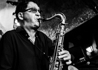 20230511-231420IMG 2431  Nirek Mokar (piano, chant), Stan Noubard Pacha (guitare), Claude Braud (saxophone), Guillaume Nouaux (batterie), Nicolas Dubouchet (contrebasse) avec Sax Gordon (saxophone) : NIREK MOKAR, PARIS-CAVEAU DE LA HUCHETTE