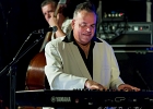 20230902-211307IMG 0328  Mike Sanchez (chant, piano), Anthony Stelmaszack (guitare), Drew Davies (sax ténor), Jean-Marc Labbé (sax baryton), Thibaut Chopin (contrebasse), Fabrice Bessouat (batterie) : ANTHONY STELMASZACK, DREW DAVIES, FABRICE BESSOUAT, JEAN-MARC LABBE, LOIRE ATLANTIQUE-NANTES, LOIRE ATLANTIQUE-NANTES-RENDEZ VOUS DE L ERDRE, MIKE SANCHEZ, THIBAUT CHOPIN