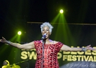 20240420-221353-IMG 5862  Shakura S&#39;Aida (chant), Paige Armstrong (guitare),  Nicole &#34;Nikki D&#34; Brown (guitare lap steel), Roger Williams (basse), Aubrey Dayle (batterie) : BEAUTIFUL SWAMP BLUES FESTIVAL, HAUTS DE FRANCE-PAS DE CALAIS-CALAIS, SHAKURA S’AIDA