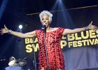 20240420-221816-IMG 5874  Shakura S&#39;Aida (chant), Paige Armstrong (guitare),  Nicole &#34;Nikki D&#34; Brown (guitare lap steel), Roger Williams (basse), Aubrey Dayle (batterie) : BEAUTIFUL SWAMP BLUES FESTIVAL, HAUTS DE FRANCE-PAS DE CALAIS-CALAIS, SHAKURA S’AIDA
