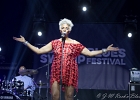 20240420-231943-IMG 5955  Shakura S&#39;Aida (chant), Paige Armstrong (guitare),  Nicole &#34;Nikki D&#34; Brown (guitare lap steel), Roger Williams (basse), Aubrey Dayle (batterie) : BEAUTIFUL SWAMP BLUES FESTIVAL, HAUTS DE FRANCE-PAS DE CALAIS-CALAIS, SHAKURA S’AIDA