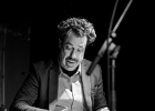 20241203-204638-IMG 6933  Stephen Hull (chant, guitare), Sheryl Youngblood (chant, batterie), Dave Herrero (chant, guitare), Johnny Iguana (claviers), Victor Reed (batterie), Chano Cruz (basse) : CHANO CRUZ, CHICAGO BLUES FESTIVAL, CHICAGO BLUES FESTIVAL 2024, DAVE HERRERO, JOHNNY IGUANA, PARIS 10eme, PARIS-NEW MORNING, SHERYL YOUNGBLOOD, STEPHEN HULL, VICTOR REED