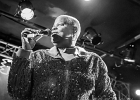 20241203-205535-IMG 6952  Stephen Hull (chant, guitare), Sheryl Youngblood (chant, batterie), Dave Herrero (chant, guitare), Johnny Iguana (claviers), Victor Reed (batterie), Chano Cruz (basse) : CHANO CRUZ, CHICAGO BLUES FESTIVAL, CHICAGO BLUES FESTIVAL 2024, DAVE HERRERO, JOHNNY IGUANA, PARIS 10eme, PARIS-NEW MORNING, SHERYL YOUNGBLOOD, STEPHEN HULL, VICTOR REED