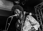 20241203-211055-IMG 6984  Stephen Hull (chant, guitare), Sheryl Youngblood (chant, batterie), Dave Herrero (chant, guitare), Johnny Iguana (claviers), Victor Reed (batterie), Chano Cruz (basse) : CHANO CRUZ, CHICAGO BLUES FESTIVAL, CHICAGO BLUES FESTIVAL 2024, DAVE HERRERO, JOHNNY IGUANA, PARIS 10eme, PARIS-NEW MORNING, SHERYL YOUNGBLOOD, STEPHEN HULL, VICTOR REED