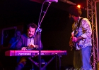 20241203-212016-IMG 6996  Stephen Hull (chant, guitare), Sheryl Youngblood (chant, batterie), Dave Herrero (chant, guitare), Johnny Iguana (claviers), Victor Reed (batterie), Chano Cruz (basse) : CHANO CRUZ, CHICAGO BLUES FESTIVAL, CHICAGO BLUES FESTIVAL 2024, DAVE HERRERO, JOHNNY IGUANA, PARIS 10eme, PARIS-NEW MORNING, SHERYL YOUNGBLOOD, STEPHEN HULL, VICTOR REED