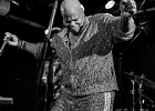 20241203-221207-IMG 7029  Stephen Hull (chant, guitare), Sheryl Youngblood (chant, batterie), Dave Herrero (chant, guitare), Johnny Iguana (claviers), Victor Reed (batterie), Chano Cruz (basse) : CHANO CRUZ, CHICAGO BLUES FESTIVAL, CHICAGO BLUES FESTIVAL 2024, DAVE HERRERO, JOHNNY IGUANA, PARIS 10eme, PARIS-NEW MORNING, SHERYL YOUNGBLOOD, STEPHEN HULL, VICTOR REED