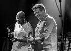 20241214-215948-IMG 8383  Stephen Hull (chant, guitare), Sheryl Youngblood (chant, batterie), Dave Herrero (chant, guitare), Johnny Iguana (claviers), Victor Reed (batterie), Chano Cruz (basse) : CHICAGO BLUES FESTIVAL, DAVE HERRERO, SEINE SAINT DENIS-TREMBLAY EN FRANCE, SHERYL YOUNGBLOOD, STEPHEN HULL