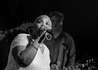 20241214-222842-IMG 8414  Stephen Hull (chant, guitare), Sheryl Youngblood (chant, batterie), Dave Herrero (chant, guitare), Johnny Iguana (claviers), Victor Reed (batterie), Chano Cruz (basse) : CHICAGO BLUES FESTIVAL, DAVE HERRERO, SEINE SAINT DENIS-TREMBLAY EN FRANCE, SHERYL YOUNGBLOOD, STEPHEN HULL